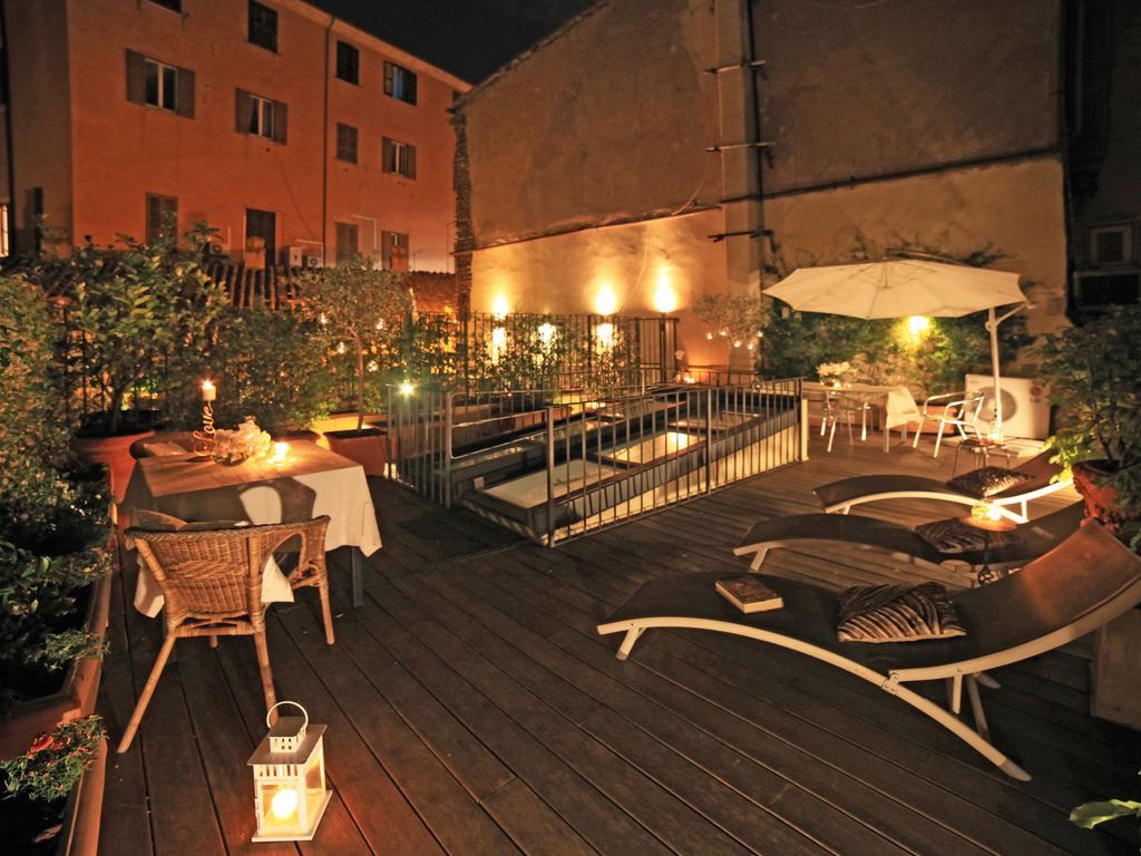 Nostromondo Ciancaleoni Palace Buitenkant foto